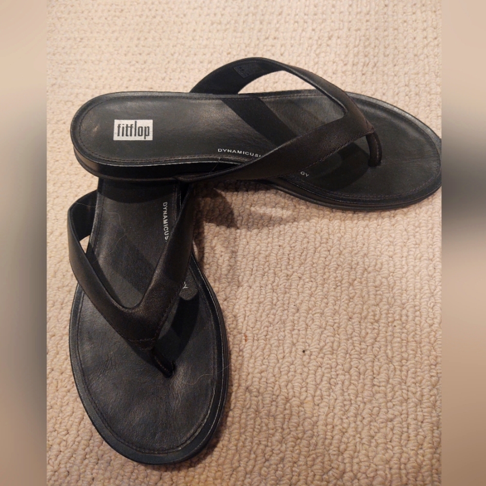 Leather flip flop sandals